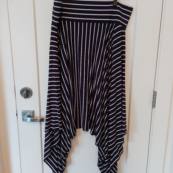 CABI Skirt NWOT Navy blue/ white - Picture 2 of 5